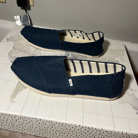 Navy blue Toms Sz 8.5 - Picture 3 of 7
